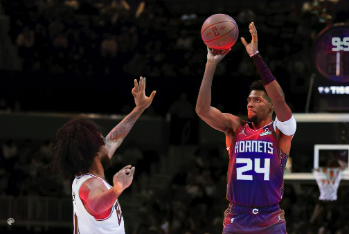 Hornets Sting Bulls: una vittoria emozionante 123-116